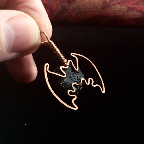 Bat Necklace, curved – Details