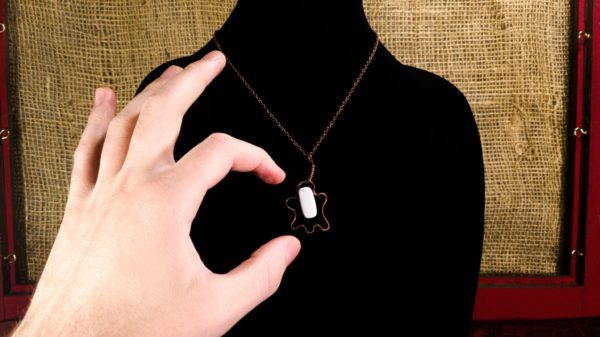 Ghost Necklace, bumps – In Use