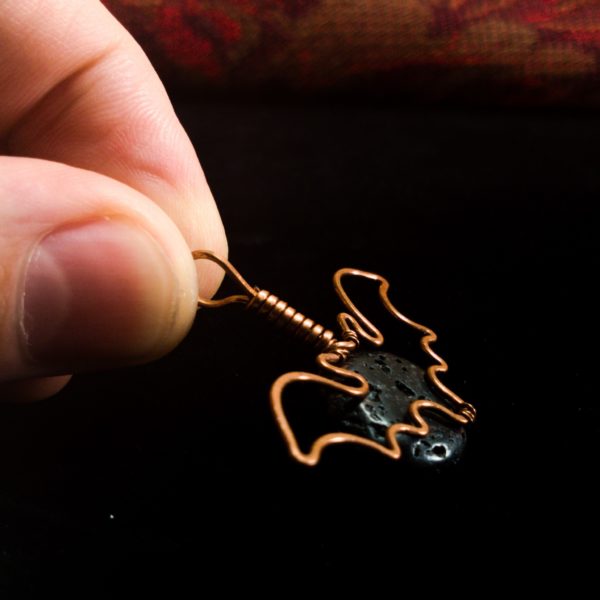 Bat Necklace, Pointed – Details