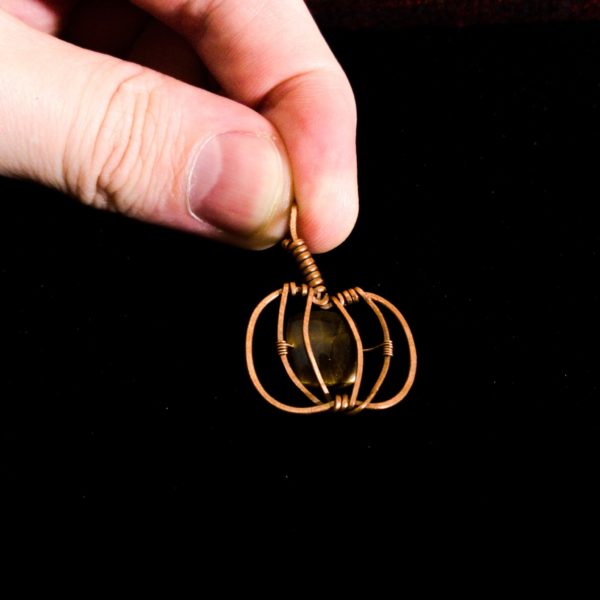 Pumpkin Necklace – In Hand
