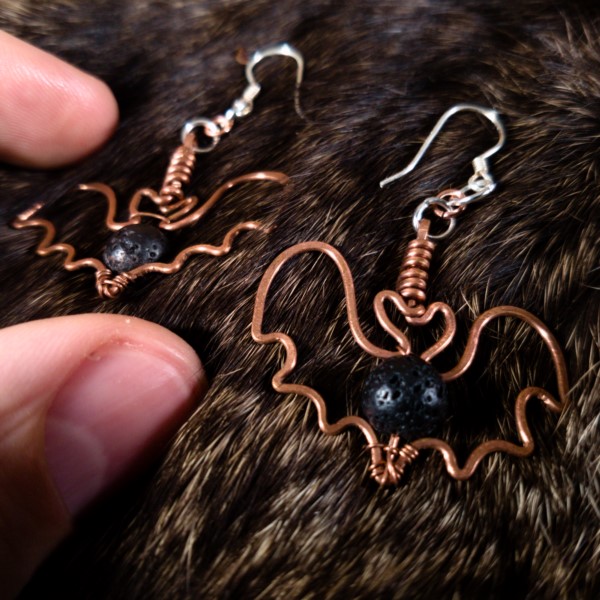 Pointed Bat Earrings – Details
