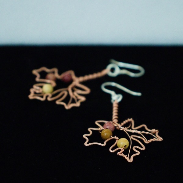 Big Leaf Maple and Mookaite Jasper Copper Earrings – Side (3)-2 (RR)
