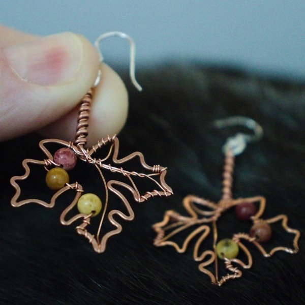 Big Leaf Maple and Mookaite Jasper Copper Earrings – Top In Hand (7)-2 (RR)