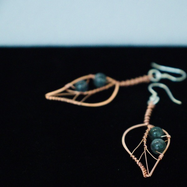 Blackthorn Leaf and Blue Tourminalated Quartz Copper Earrings – Side (2)-3 (RR)