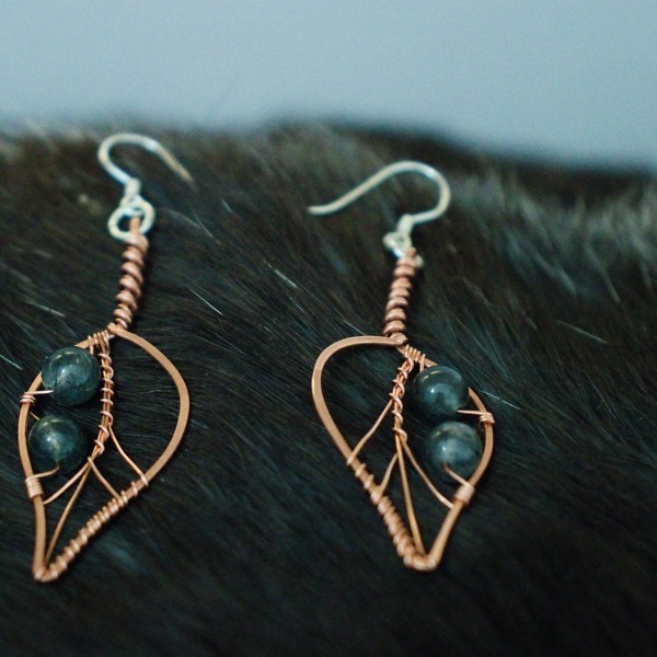 Blackthorn Leaf and Blue Tourminalated Quartz Copper Earrings – Top (9)-4 (RR)