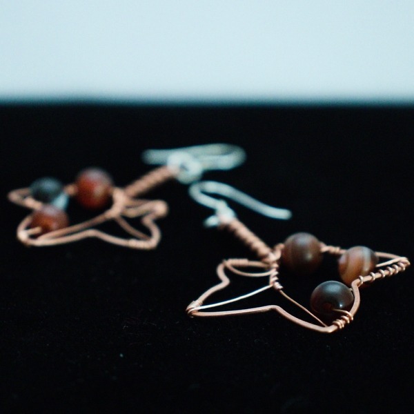 English Ivy Leaf and Sardonyx Copper Earrings – Details Side (2)-2 (RR)