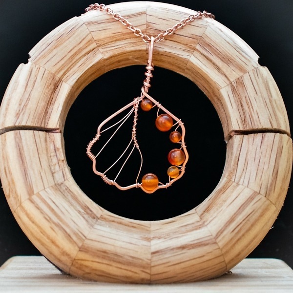 European Alder Leaf – Carnelian – Copper Necklace – Wooden Stand (RR)