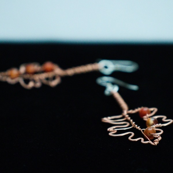Hawthorn Leaf and Carnelian Copper Earrings – Details Side (8)-2 (RR)
