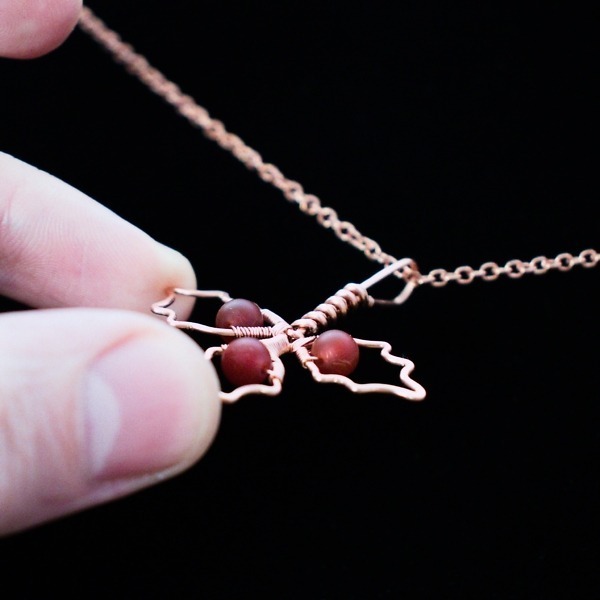 Holly Leaflet Copper Necklace – Carnelian – Side (3)-2 (RR)