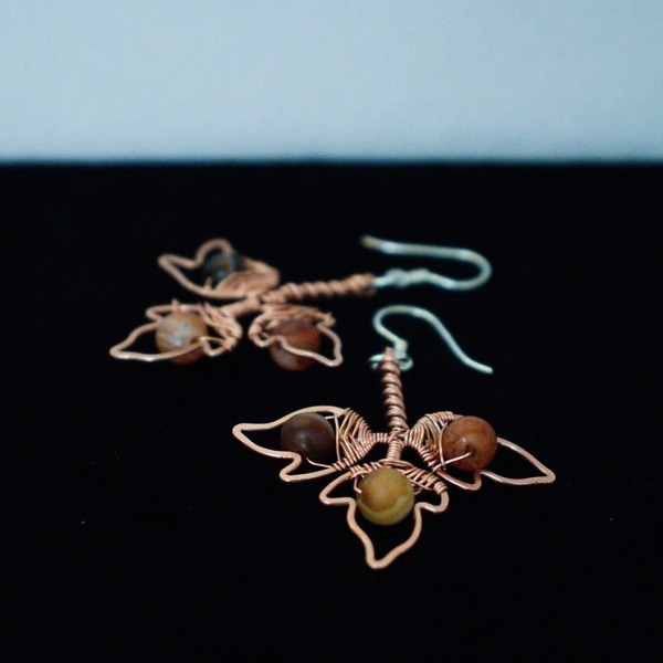 Poison Ivy Leaflet and Sardonyx Copper Earrings – Side (2)-2 (RR)