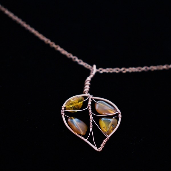 Quaking Aspen Leaf Copper Necklace – Amber – Top (4)-2 (RR)