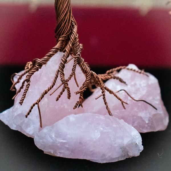 Copper Bonsai on rose quartz – Roots Close Up