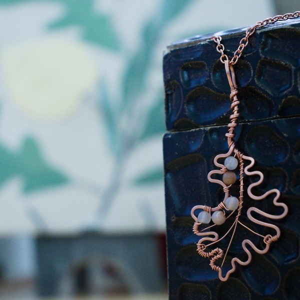 Bur Oak Leaf – Peach Moonstone – Copper Necklace
