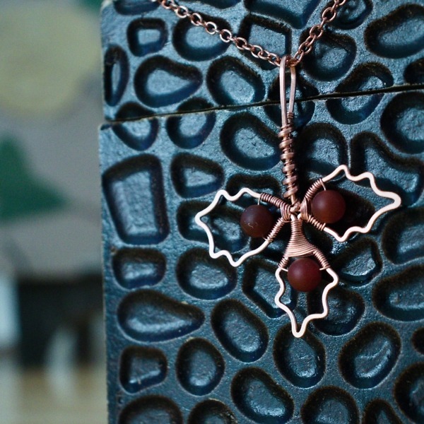 Holly Leaflet – Carnelian – Copper Necklace