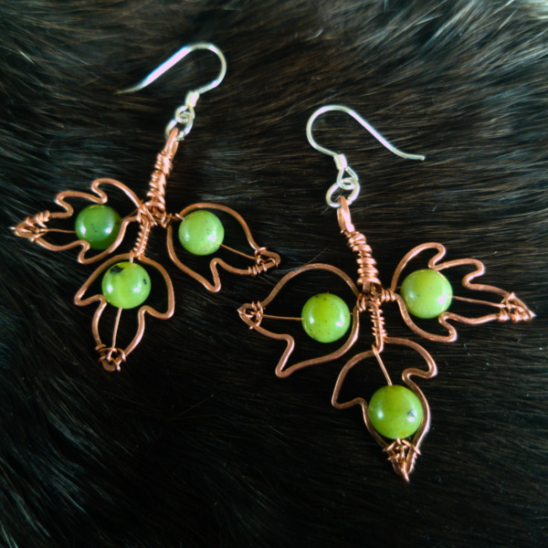 Poison Ivy Leaflet – Canadian Jade – Copper Earrings (Top)