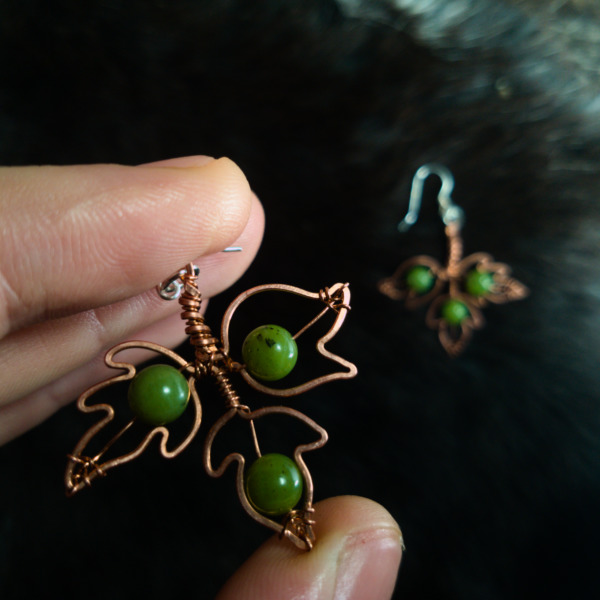 Poison Ivy Leaflet – Canadian Jade – Copper Earrings (Details in Hand)