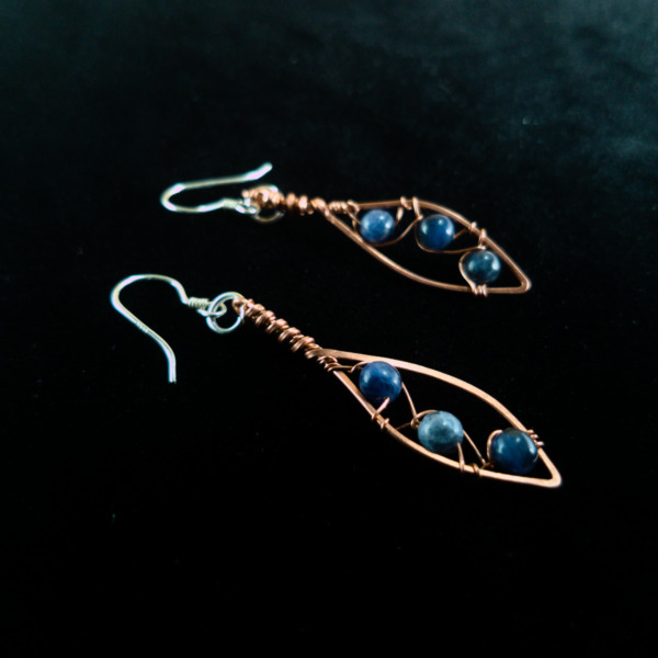 Willow Leaf – Sodalite – Copper Earrings (Side)