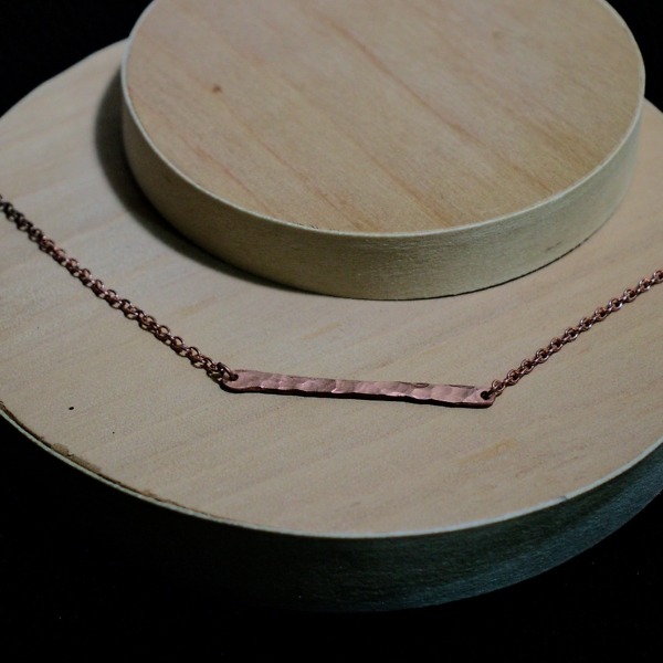 Minimal Bar Necklace – Medium Staged