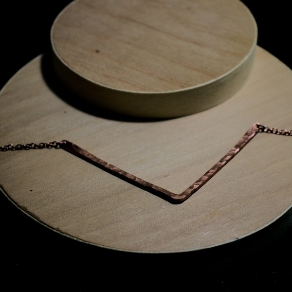 Minimal Chevron Necklace – Large – Staged