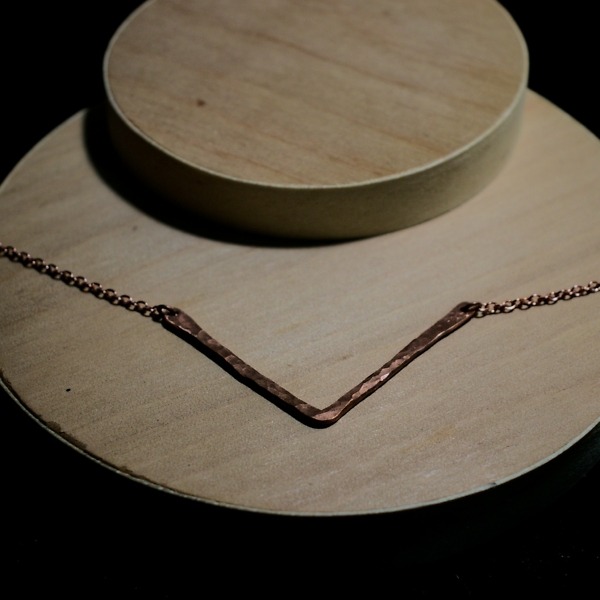 Minimal Chevron Necklace – Medium – Staged